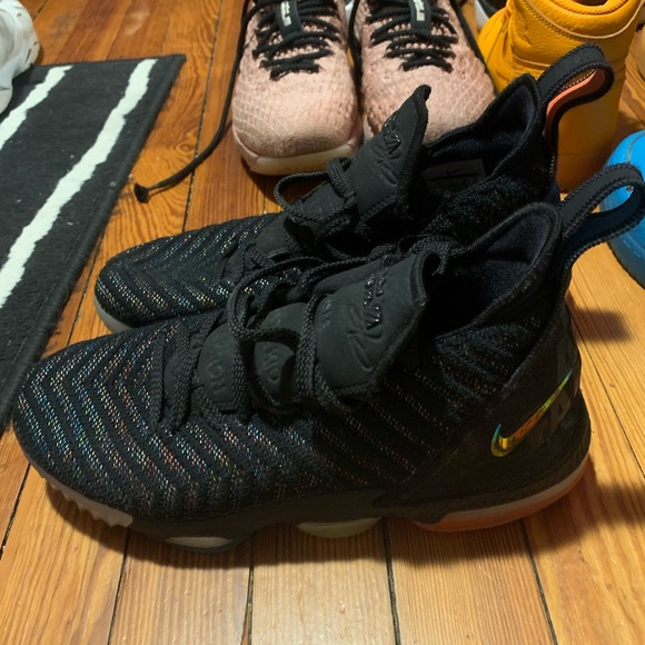 lebron 16 size 7y - Picture 3 of 5